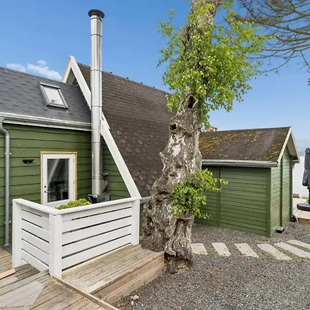Fifi - 10m To The Fjord By Interhome *